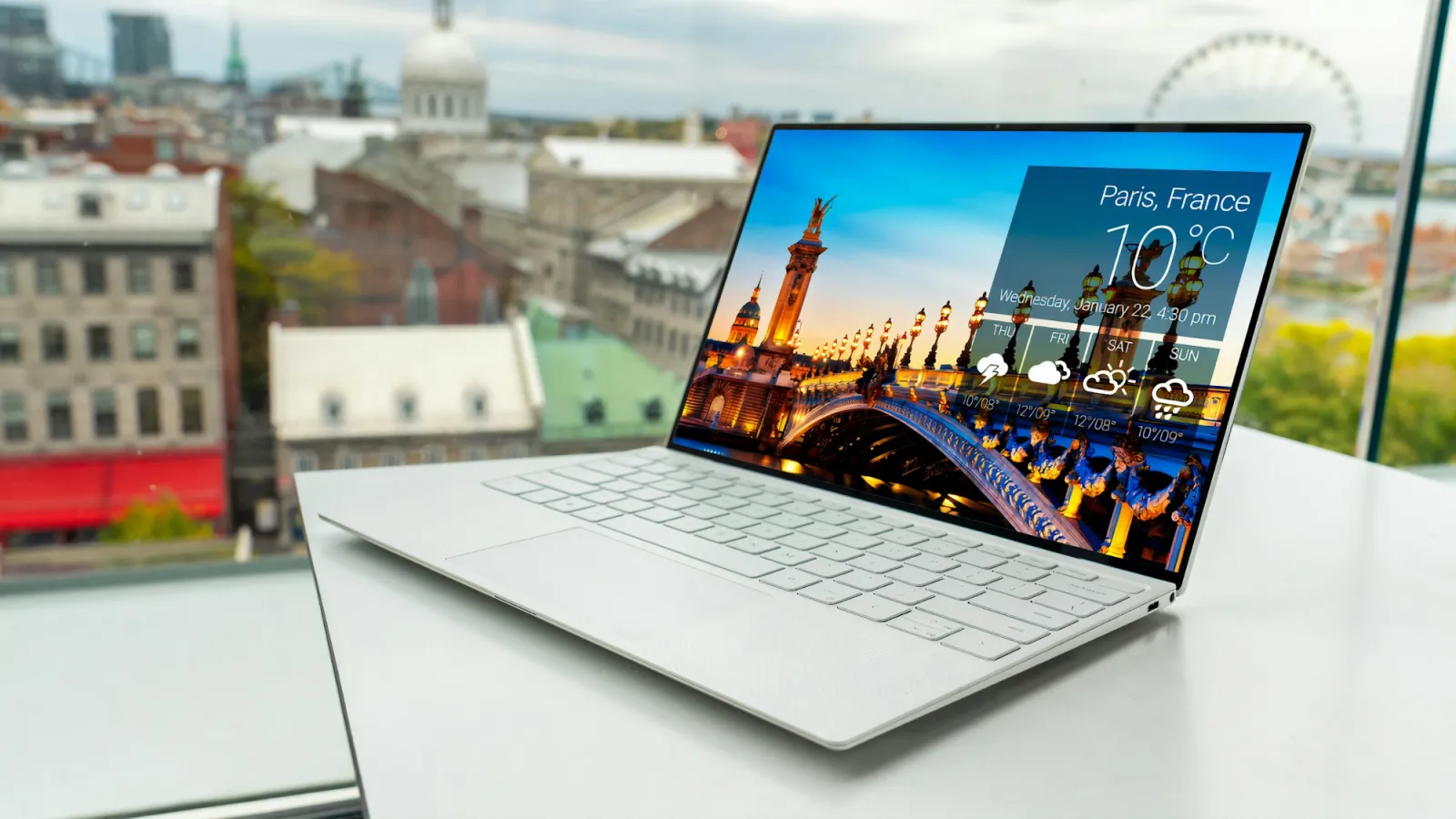 Laptop med en myndighetstjänst öppen för ansökan